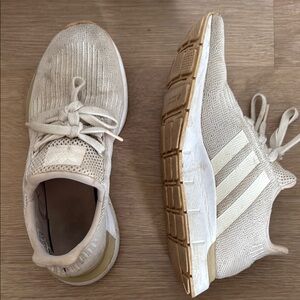 Adidas Swift Sneakers